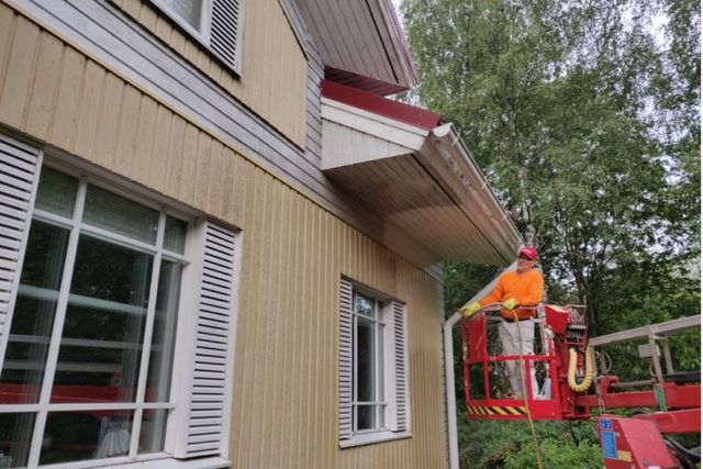 omakotitalojen-julkisivujen-puuseinien-pesu-asko-anttila-oy-karkkila.jpg